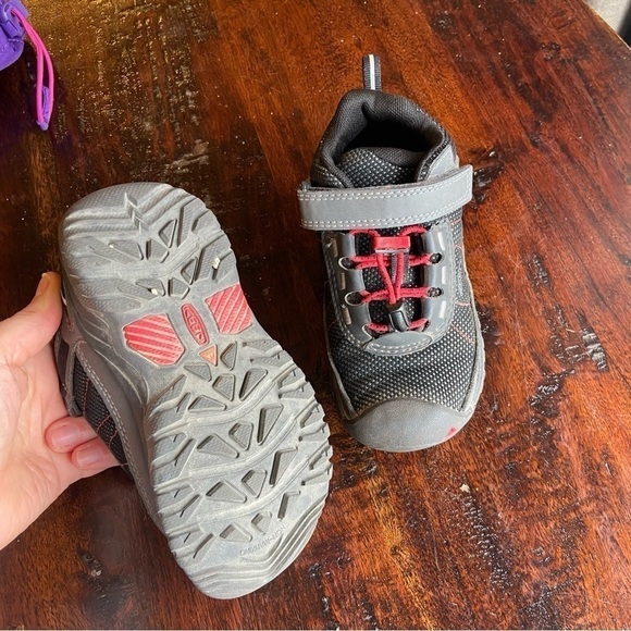 Keen Kids Sneakers - Black and Red - Picture 5 of 9